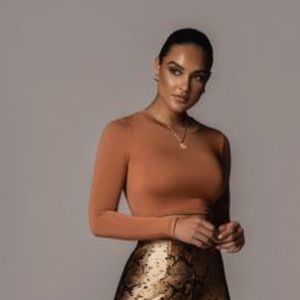 JLUXBASIX PECAN MARCIA SMOOTJ CROP TOP- Medium